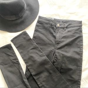 Divided black pants